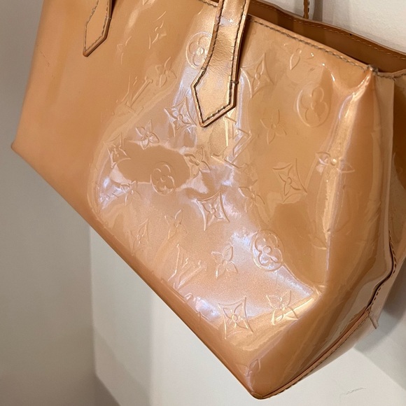 Louis Vuitton Vernice tote in nude metallic - Picture 8 of 16